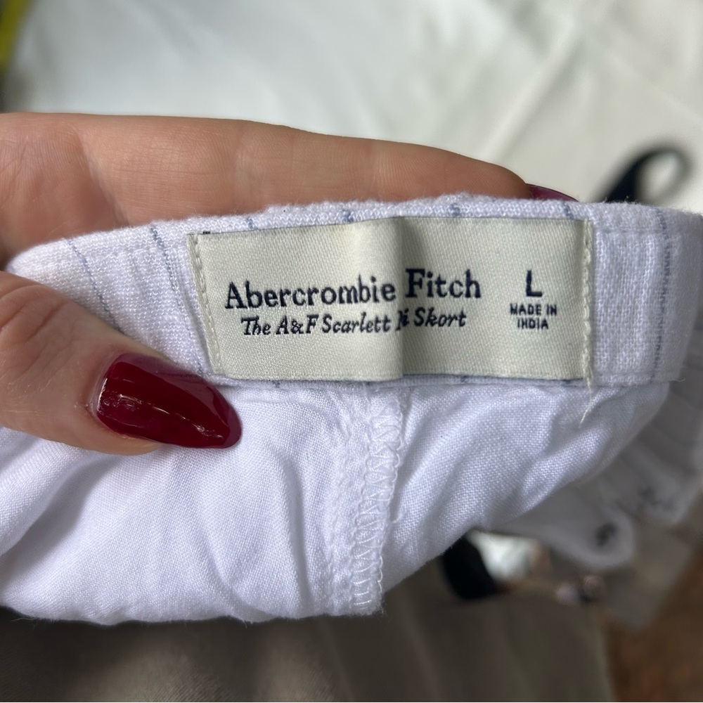 Abercrombie & Fitch White Pinstripe Scarlett Skort - Picture 3 of 3